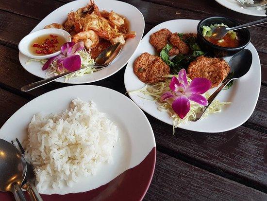 Kinlom Chompla Restaurant