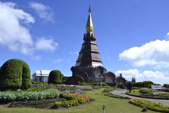 Phra Maha Dhatu Naphamethinidon and Naphaphonphumisiri Pagoda
