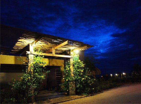 Art Box Belize Arts & Crafts Center