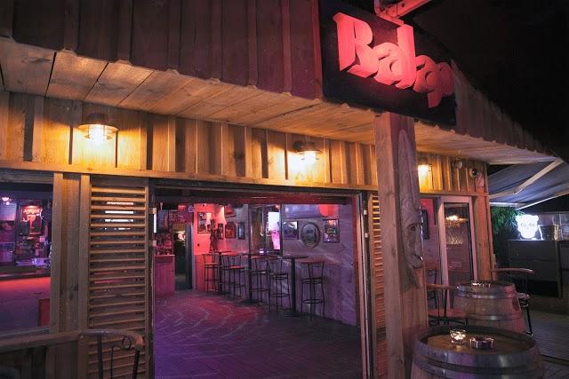 The Goelands Bal a Papa