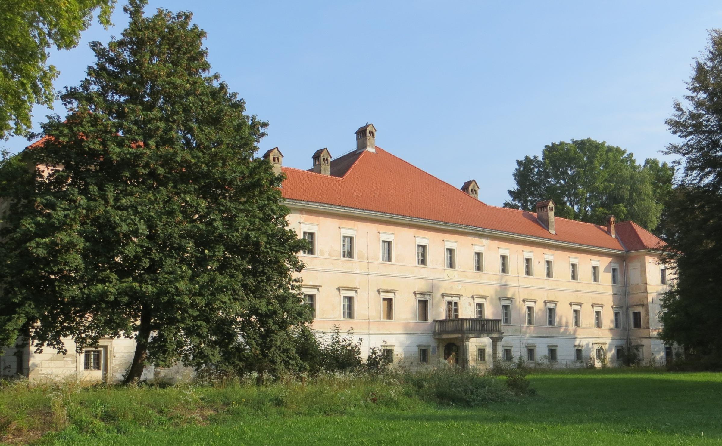 Lazarini Manor