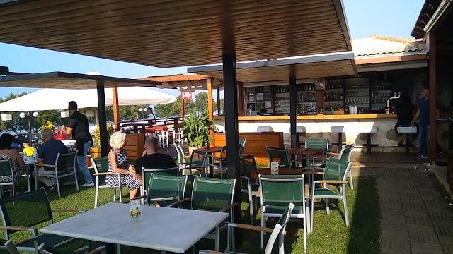 Menta Seaside Bar -Restaurant