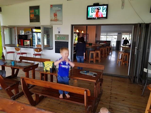 Razzel's Family Restaurant & Pub