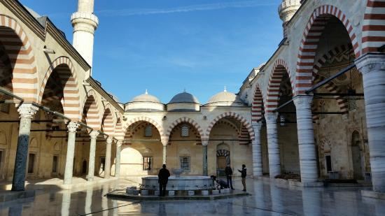 Mosquée Üç Şerefeli