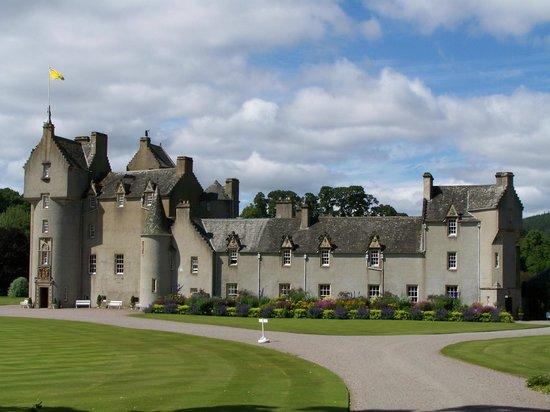 Ballindalloch Castle