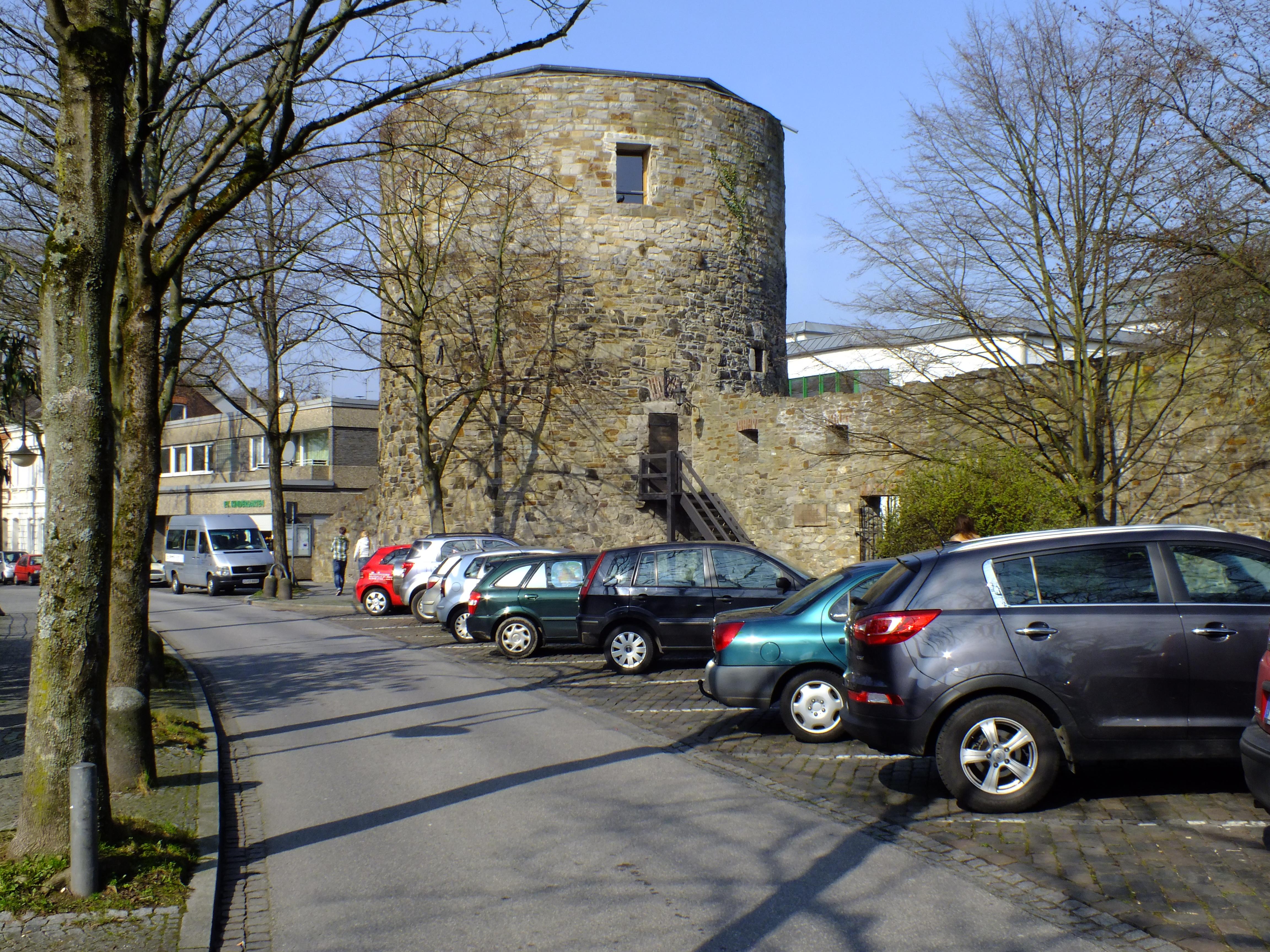 Dicker Turm