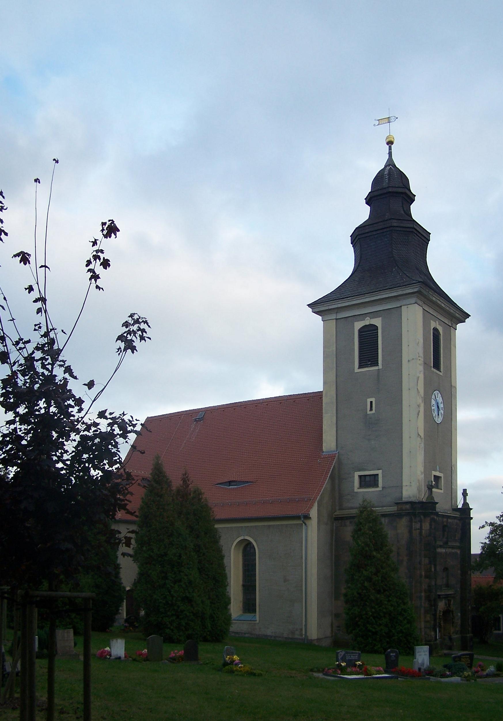 Evangelische Pfarrkirche und Kirchhof