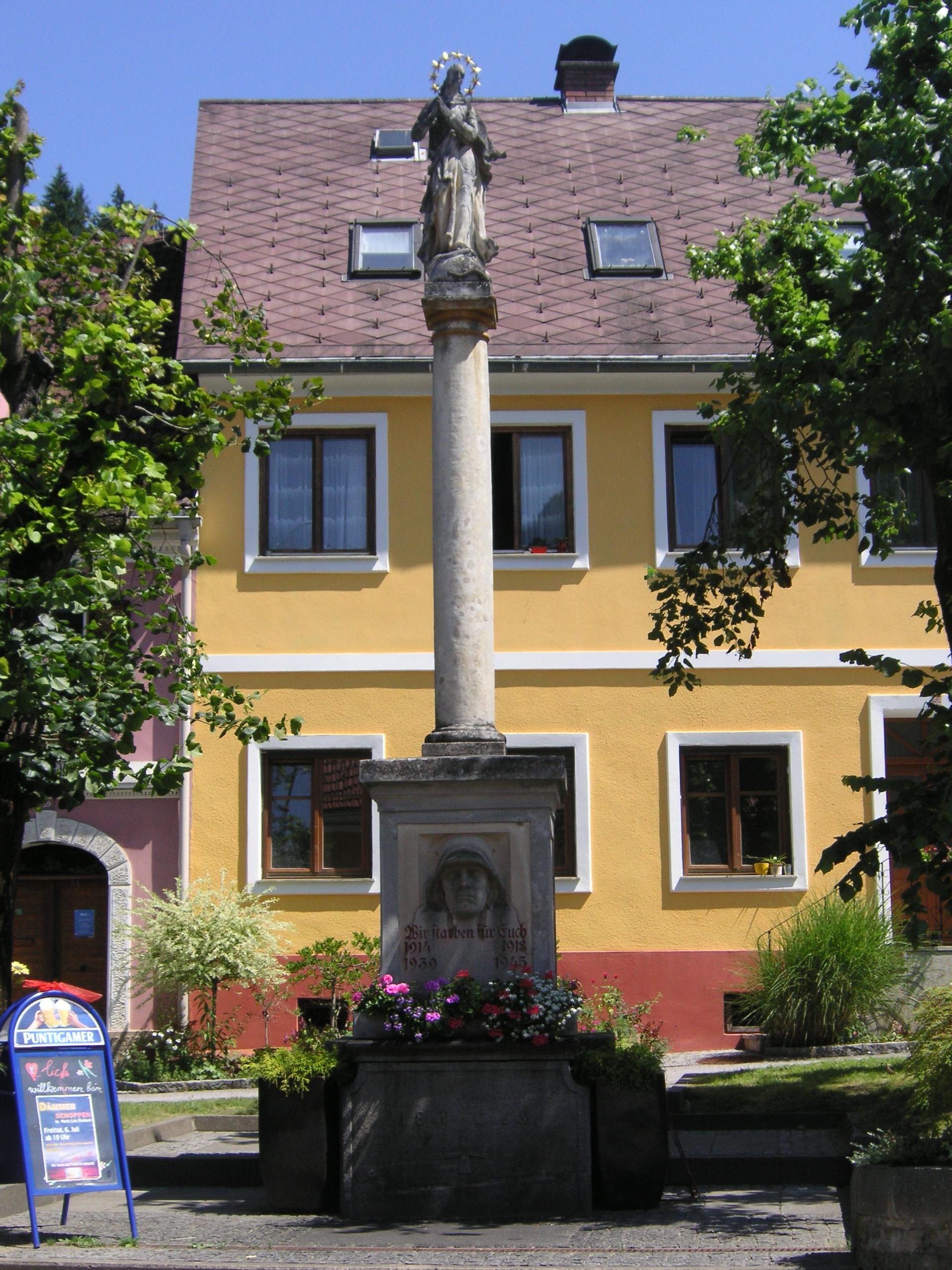 Mariensäule mit Kriegerdenkmal