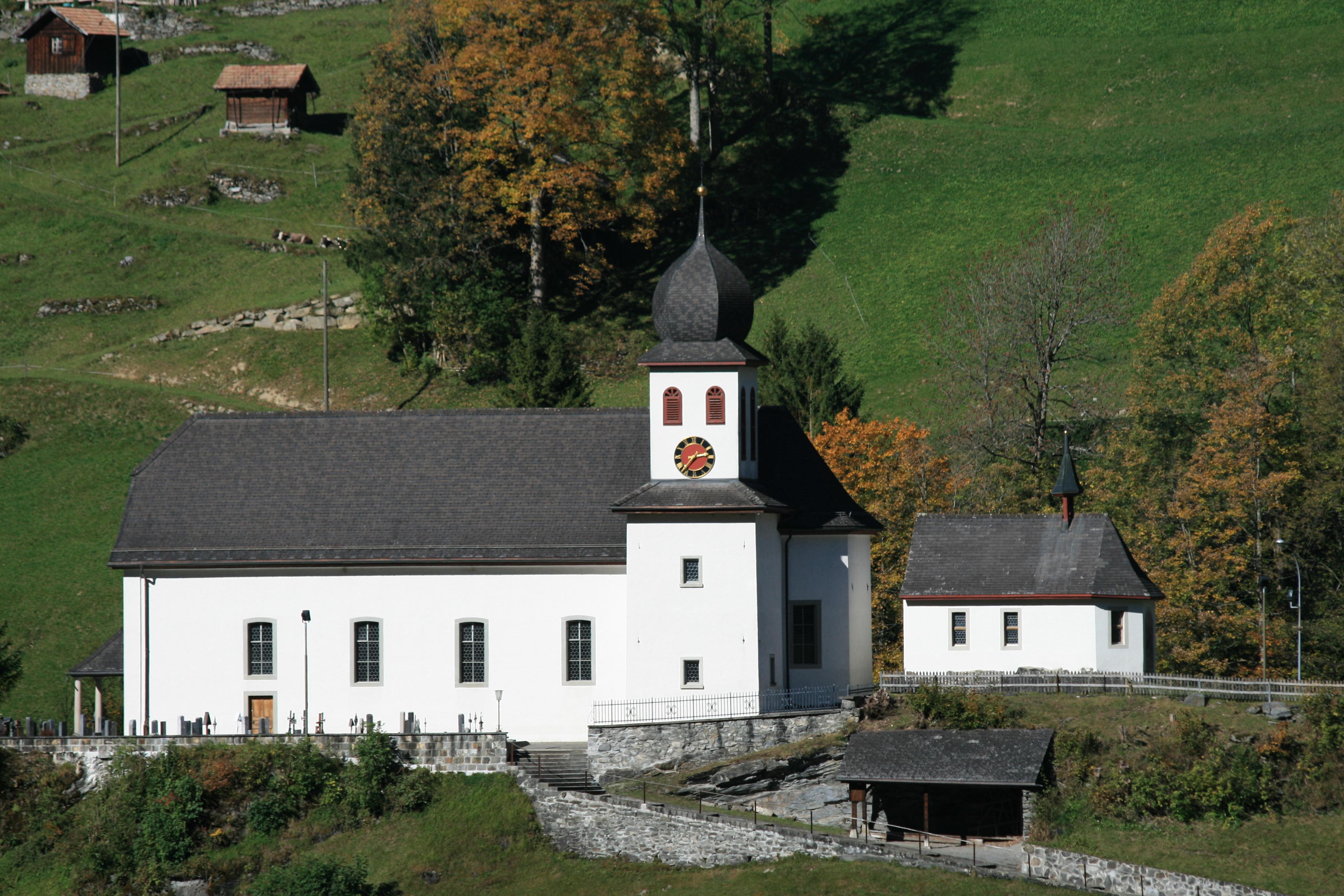 Katholische Kirche St. Theodul mit Beinhauskapelle