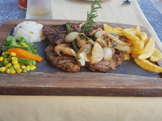 Cousins Steakhouse FUN&PUB