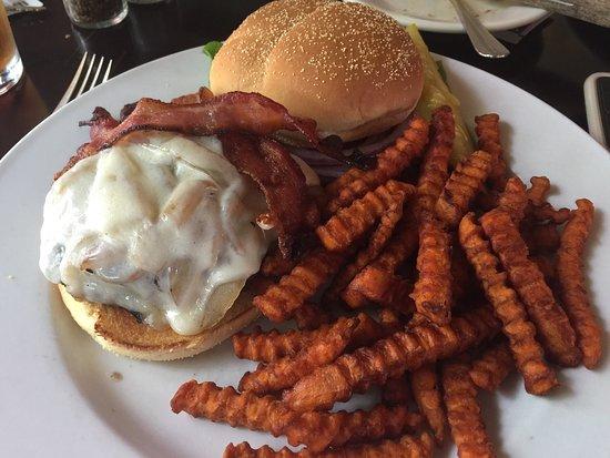 Mica's Restaurant and Pub