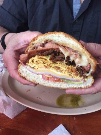 Tortas Guicho Dominguez y el Cubanito