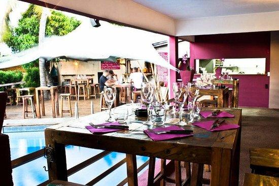 Trois Petits Cochons