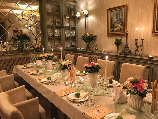 Charles Cafe and Restaurant