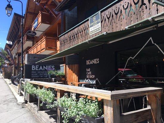 Beanies ski shop and coffee bar