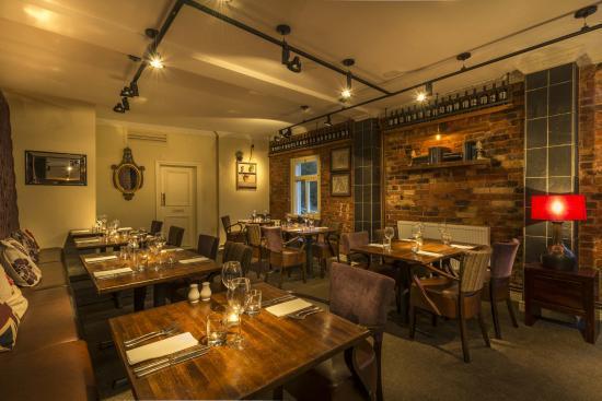 Courtyard Bar at the White Hart Hotel