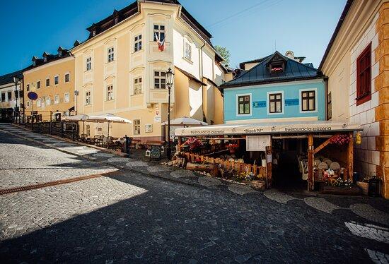 Black M Pizzeria & Restaurancia