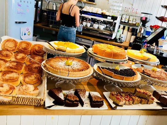 Henningsvaer Lysstoperi and Cafe