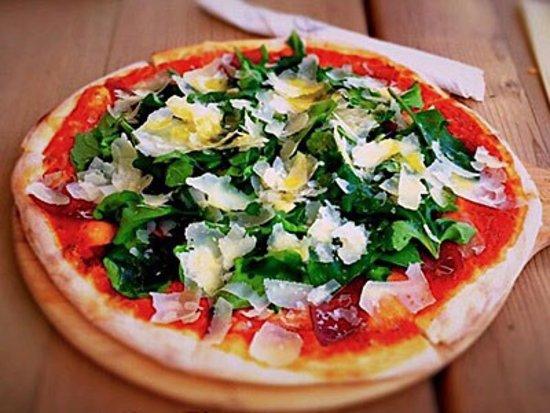 Red Tomato Pizza Restaurant