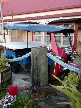 Tuk Tuk Bangkok Cafe