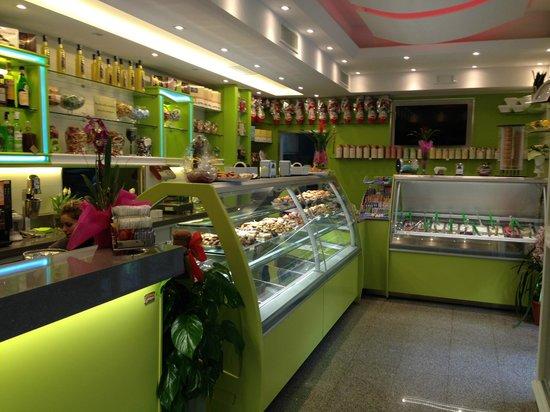 Bar-Pasticceria-Gelateria-Rosticceria F.lli De Maio