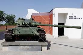 Spomen dom hrvatskih branitelja na Trpinjskoj cesti