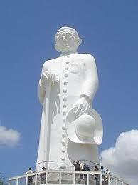 Estátua do Padre Cícero na colina do Horto