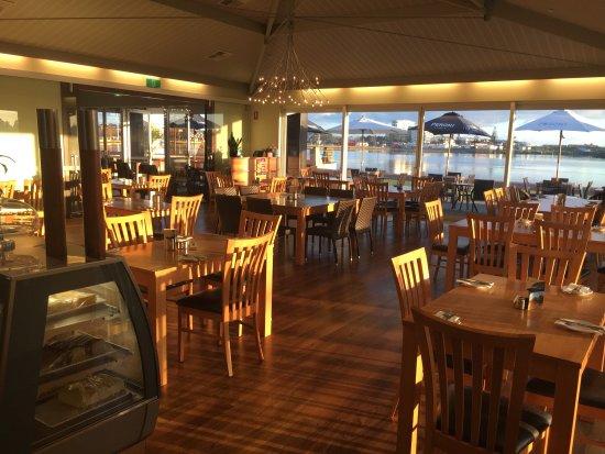 Waters Edge Cafe & Restaurant