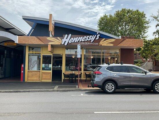 Hennessy's Cafe Bakery