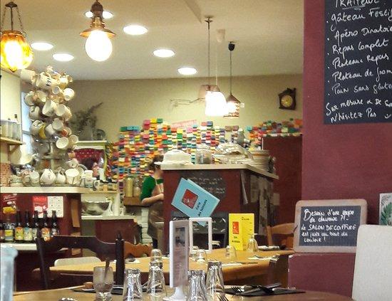 comme un cheveu sur la soupe