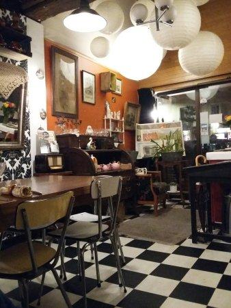 L'Improbable Petite Restaurant