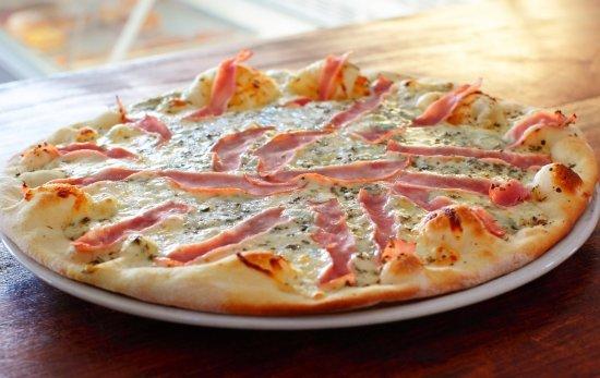 Le Petit Paris Bakery and Restaurant