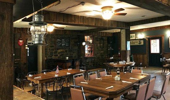 Sharbot Lake Country Inn & The Crossing Pub