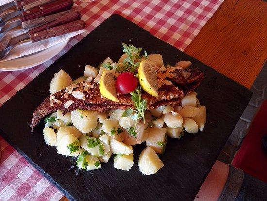 Feher Vitorlas Grill Restaurant & Pizzeria