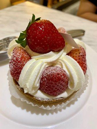 La Famille French Desert Shop