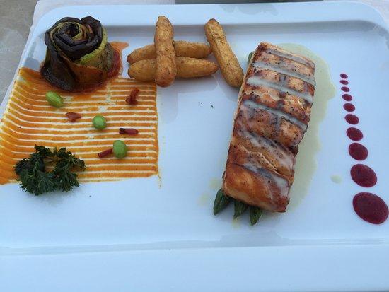 The Reef Bar Bistro Club