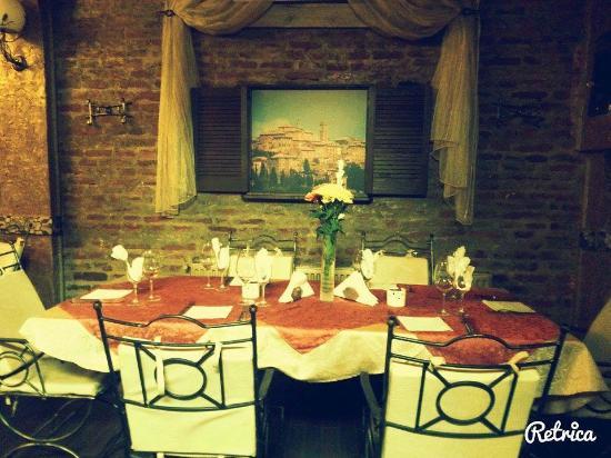 EOS Bistro Pub & Wine Bar