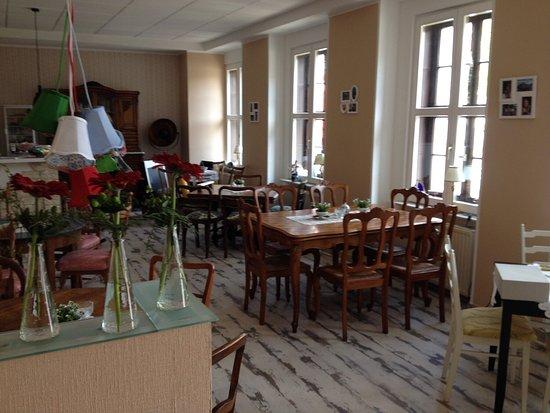 Carmeleon Cafe & Bistro