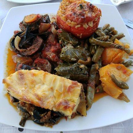 Family Taverna Nest