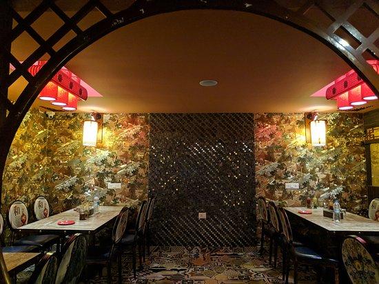 Chiyang. The Chinese Restaurant