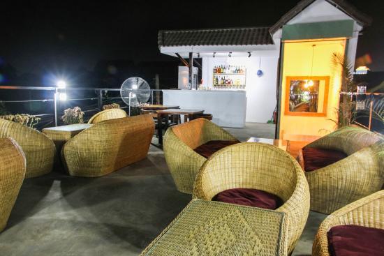 Prive Bar and Lounge