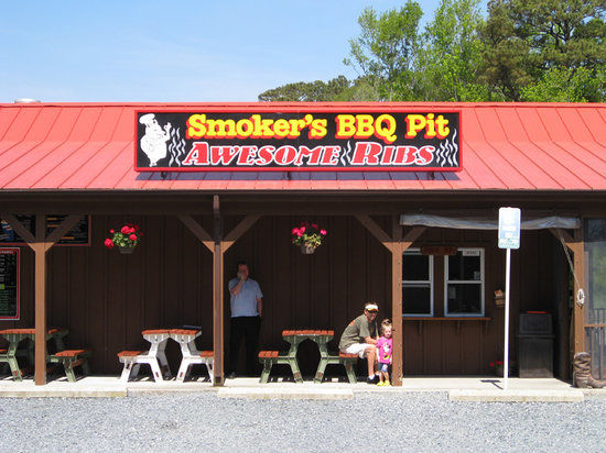 Smoker's BBQ Pit