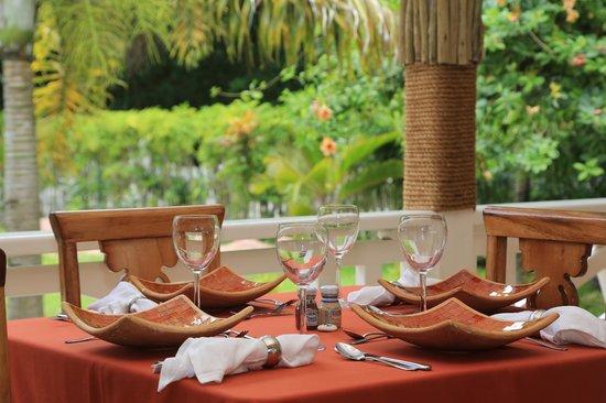 Villa Authentique Bar & Restaurant