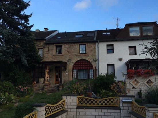 Gästehaus-Burg-Molbach