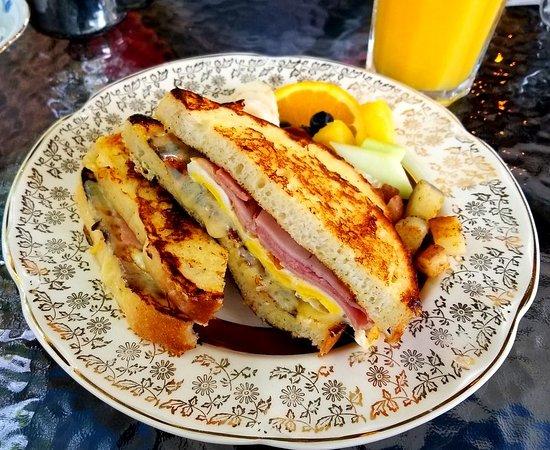 Le Petit Cafe d'Antan