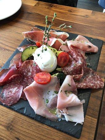 Vince's Restaurant & Bar