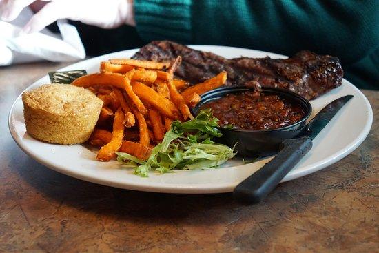 Smokin' Dave's at The Hangar