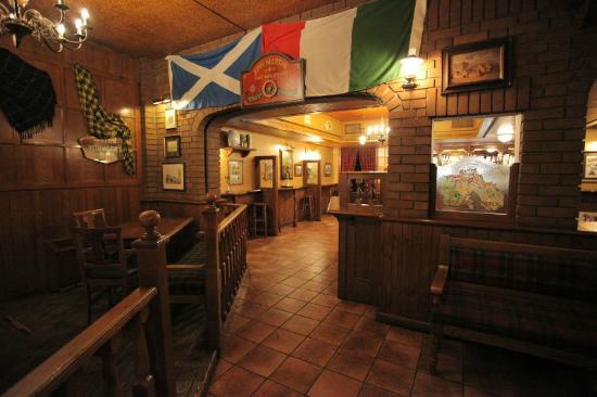 Old Edinburgh Scottish Pub