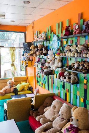 Teddy Roll Cafe & Restaurant