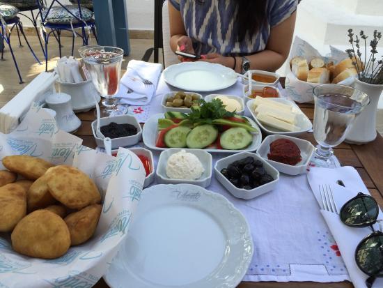 Viento Cafe & Bistro